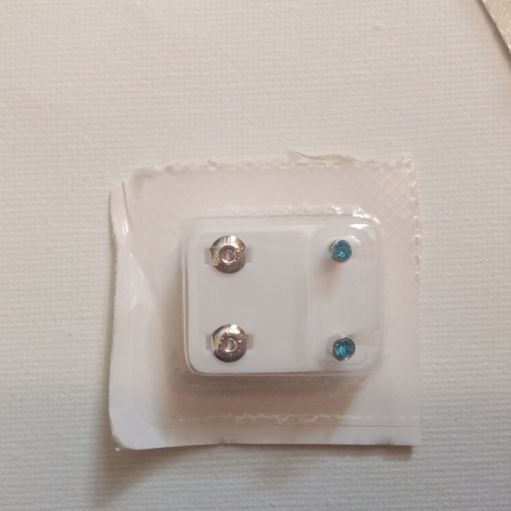 Cute Real sterling silver 925 piercing earrings topaz blue color